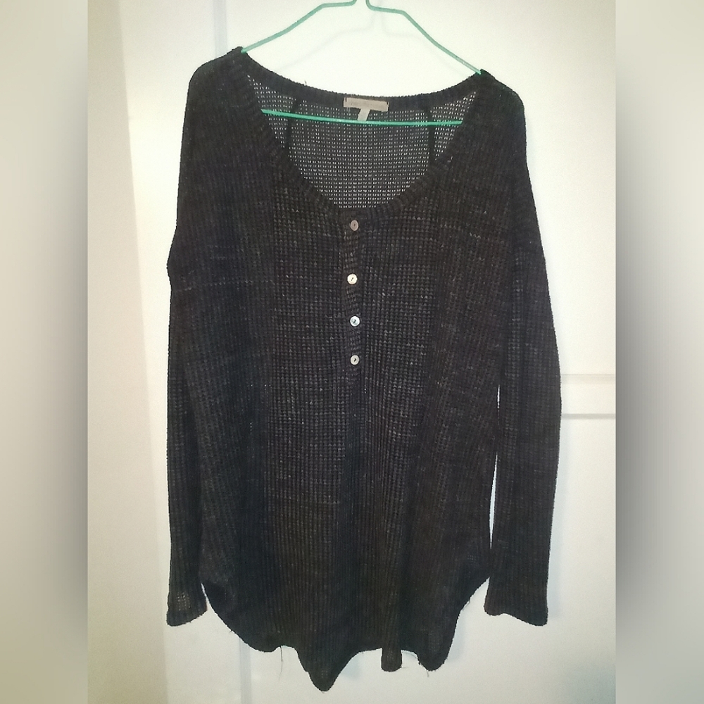 Women's knit long sleeve top
